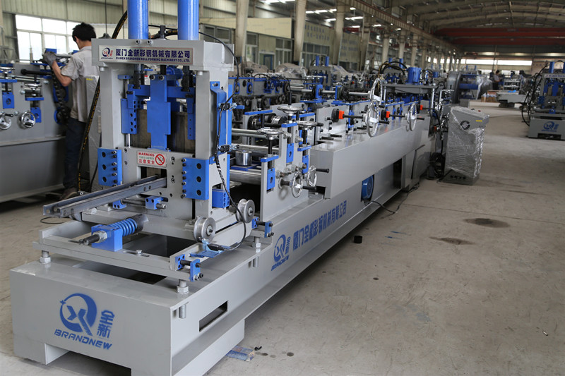 Máquina de conformação de rolos de purlin CZ100-300 para o Vietnã
